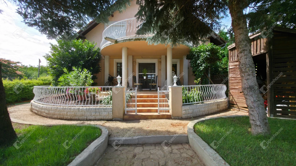 Mályiban 100 m2-es családi ház gyönyörű kerttel és garázzsal eladó