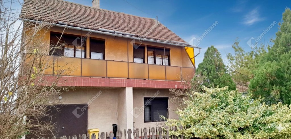 Kenézlő központjában 5 szobás családi ház garázzsal eladó