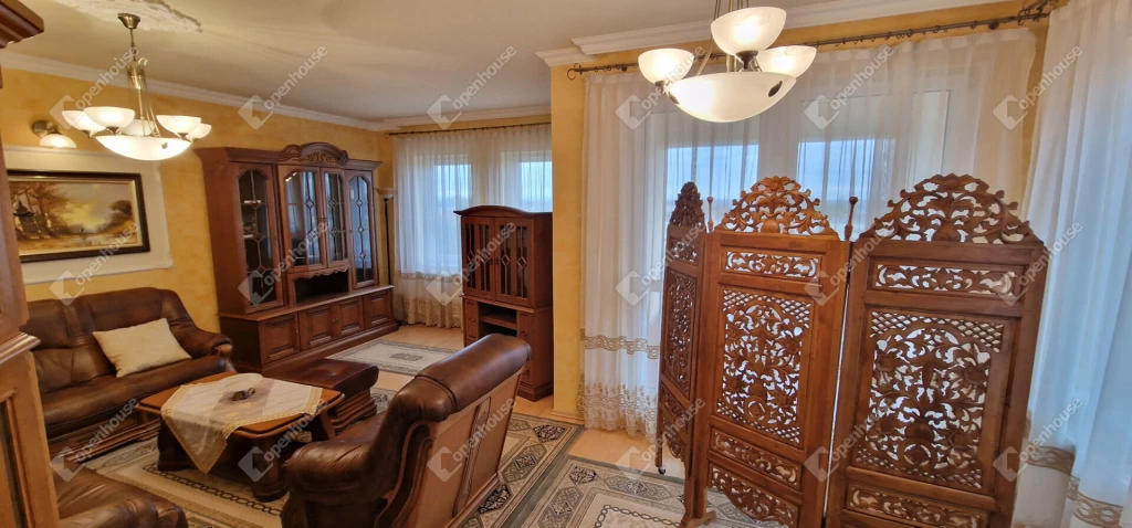 Kiadó családi ház a belváros felett