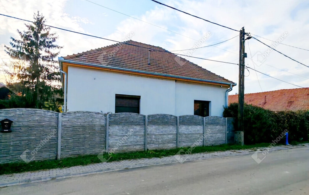 Teljesen felújított nappali+2 szobás családi ház Sajóbábonyban