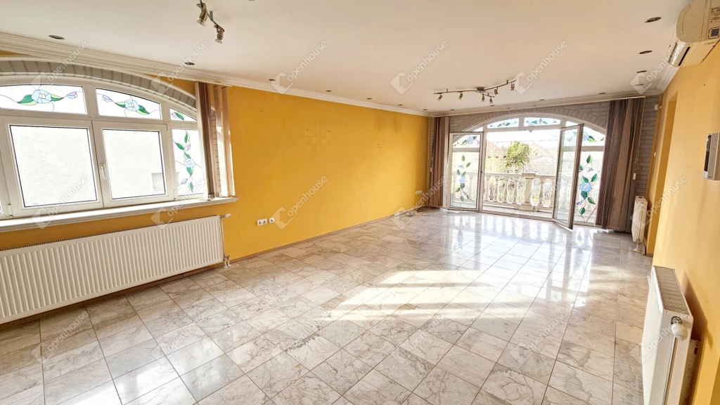 Felsőzsolcán 210 m2-es akadálymentesített otthon 2 garázzsal, pincével