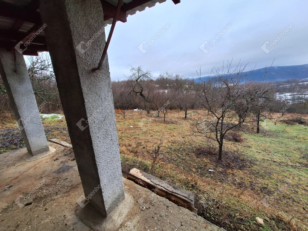 Eladó panorámás 1815 m2-es gyümölcsös, szőlő zárt kert Diósgyőrben