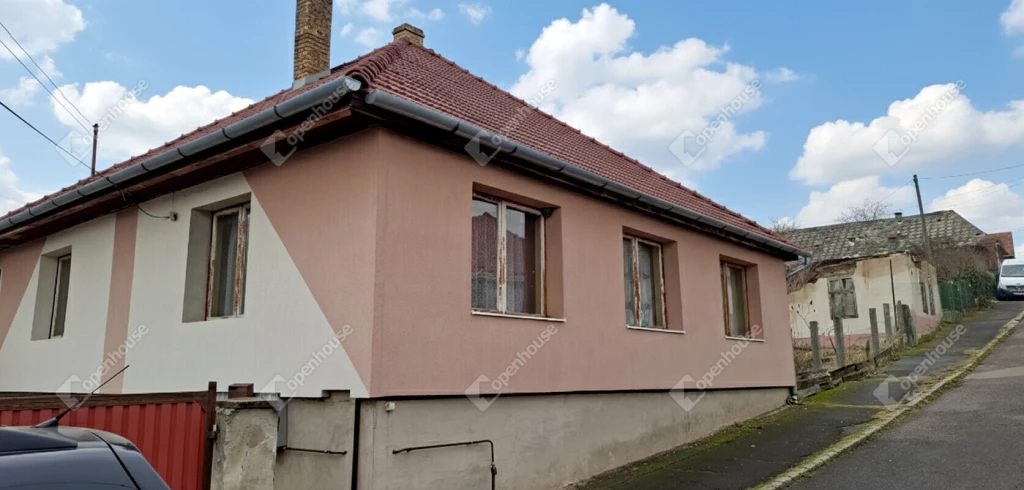 Sátoraljaújhelyi nappali+4 szobás családi ház garázzsal eladó