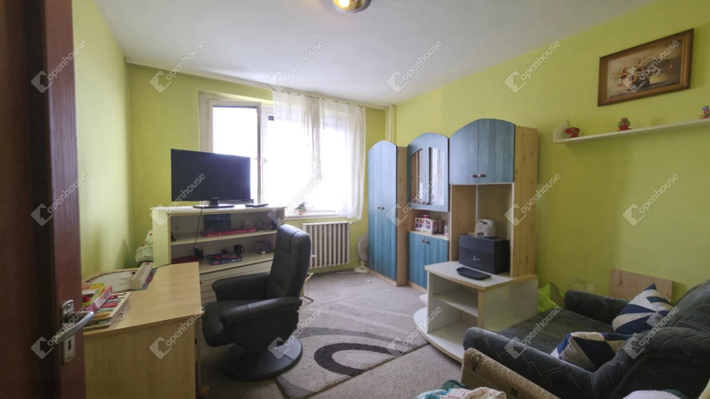 Eladó 2 szobás panorámás felújítandó lakás a Testvérvárosok újtán