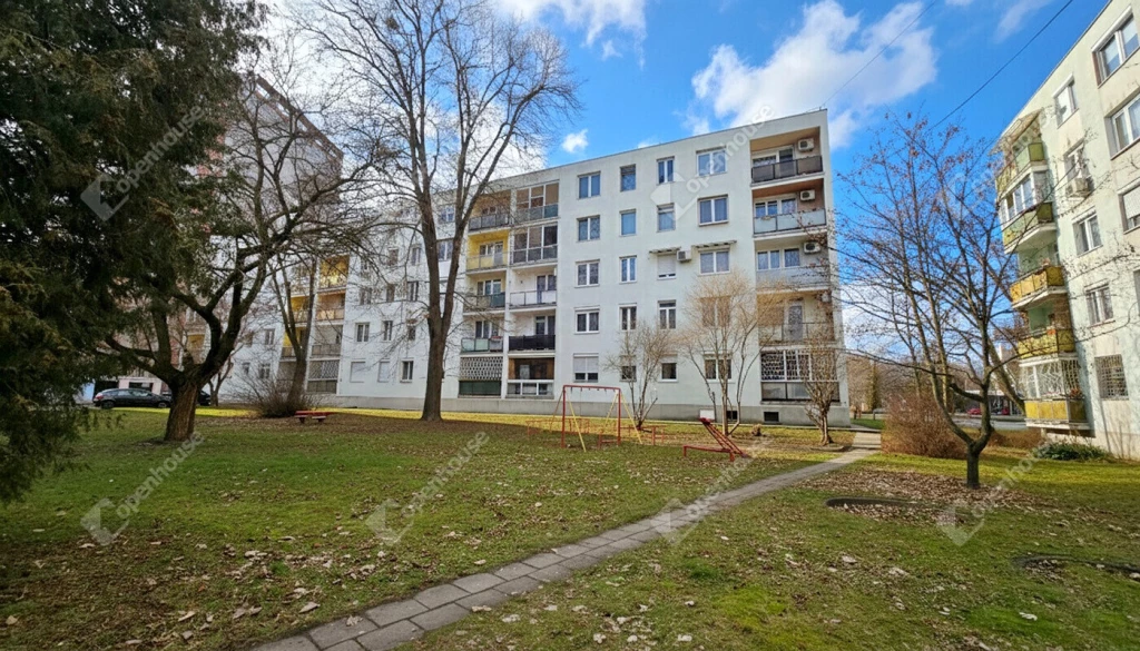 Felújítandó, 4. emeleti 28 m2-es garzon lakás a Dél-Kiliánban eladó!