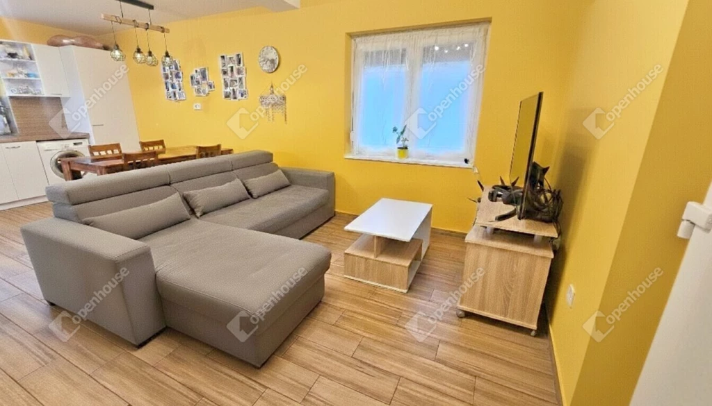 Kompakt, belülről teljesen felújított családi ház eladó Boldván!