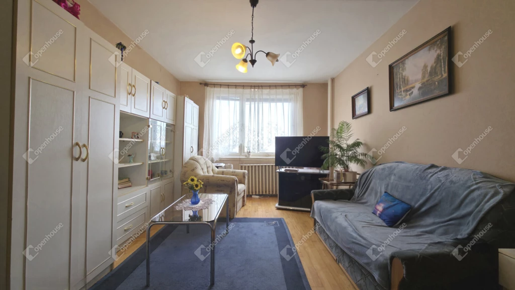 Eladó 2 szobás panorámás felújítandó lakás a Testvérvárosok újtán