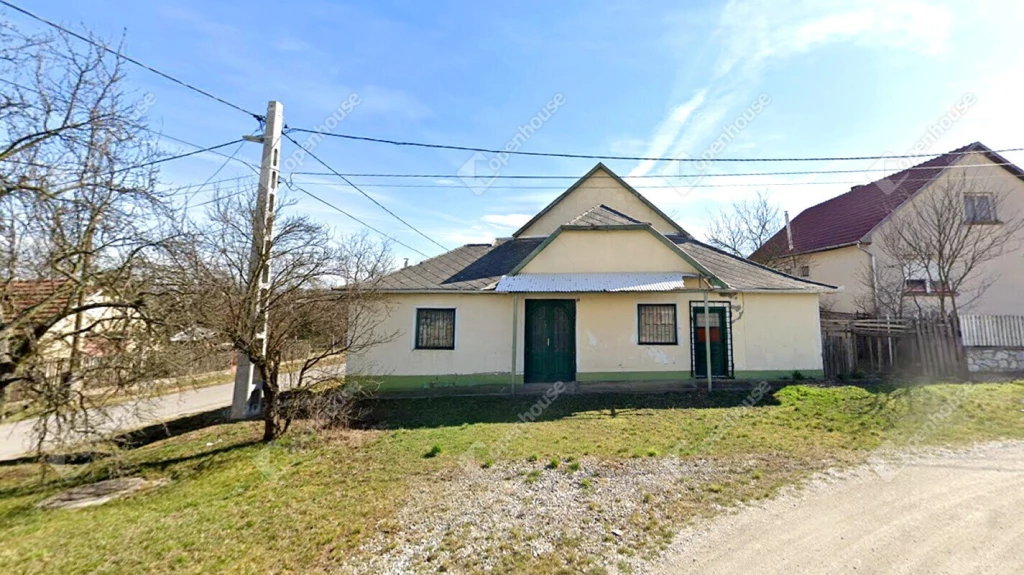 Eladó felújítandó 47 m2 üzlet + 57 m2 családi ház Sajószentpéteren