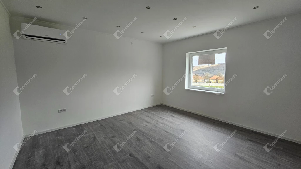 Felújított nagygarzon Sajóbábony központjában!