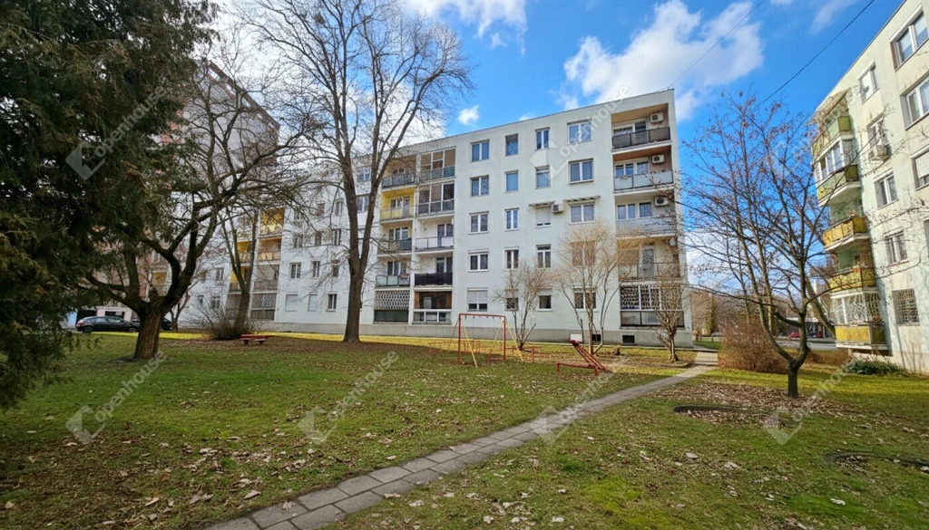 Felújítandó, 4. emeleti 28 m2-es garzon lakás a Dél-Kiliánban eladó!