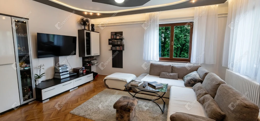 5 szobás családi ház medencével és garázzsal Tiszaújvárosban eladó