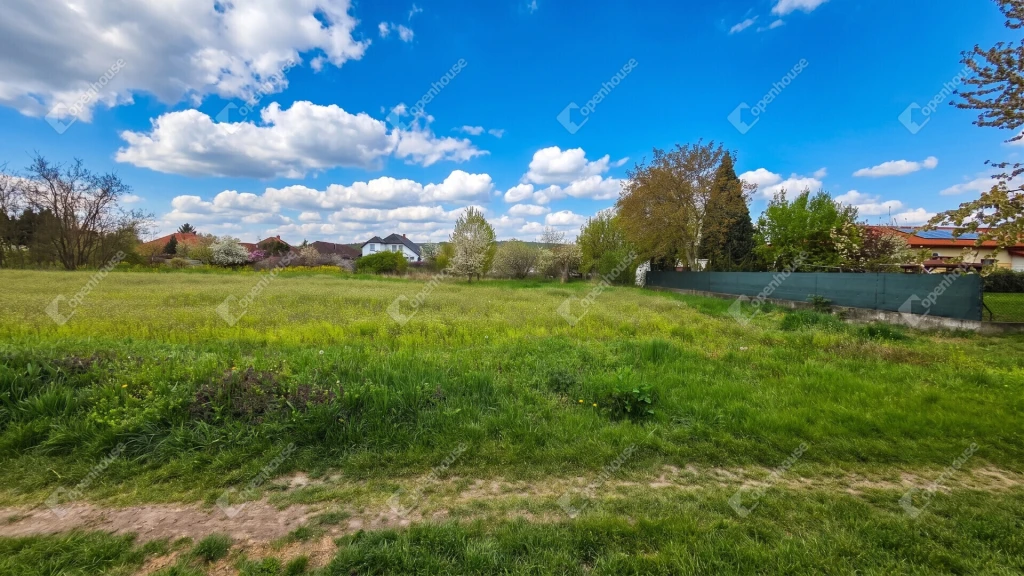 Mályi belterületén építési telkek sík területen külön vagy egyben