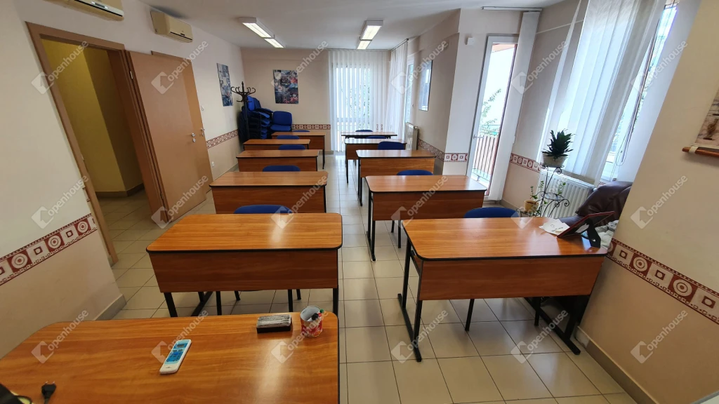 A belváros szívében igényesen kialakított irodák kiadók öszesen 120 m2-en