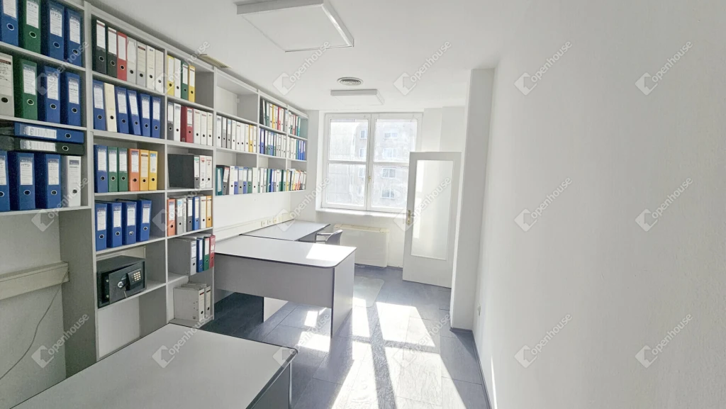 Eladó tágas, 3 helyiséges iroda a belváros közepén irodaházban!