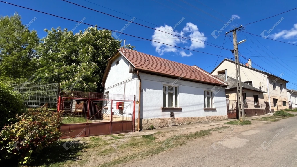 Szerencsen eladó 2 szobás 80 m2-es felújítandó családi ház