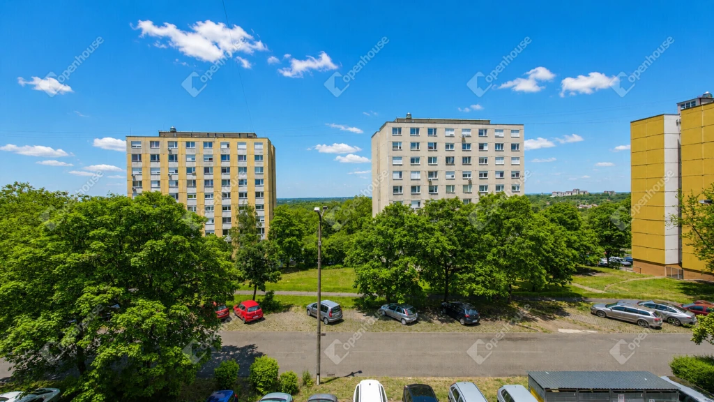 Költözhető 1+2 fél szobás panorámás lakás a Középszer utcán eladó!