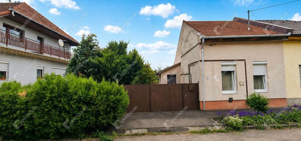 Hejőcsabán 3 szobás 73 m2-es 2 külön nyíló lakrészes ikerház eladó