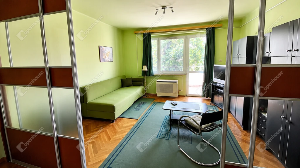 Belvárosi 2 szobás 79 m2-es belső udvaros lakás eladó