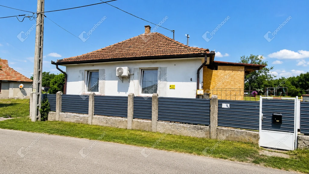 Bőcsön 3 szobás 53 m2-es családi ház eladó tágas 1129 m2 telken