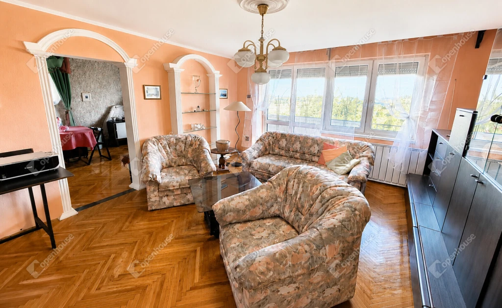 Egyedi kialakítású felújított 70 m2-es tégla lakás a Dessewffy utcában