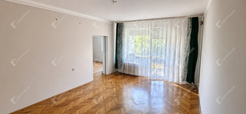 Felújítandó 1. emeleti 2 szobás lakás Miskolc Dél-Kiliánban eladó