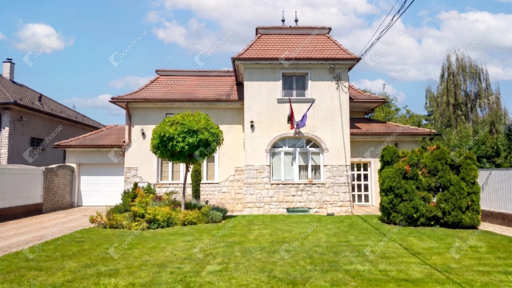 Belvárosi 264 m2-es 7 szobás családi ház garázzsal, vállalkozásra is!