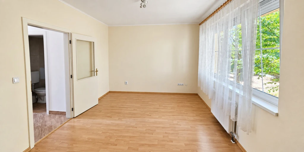 2 szobás, 50 m2-es földszinti kiadó lakás a Szent László utcán!