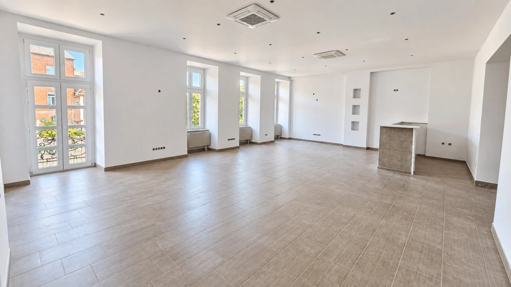 Belvárosi 111 m2 designer lakás/üzlethelyiség kiadó a Szinva Teraszon