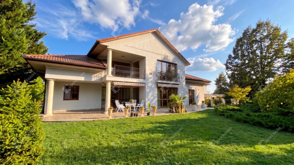 Exkluzív, egyedi tervezésű panorámás családi ház Miskolctapolcán eladó