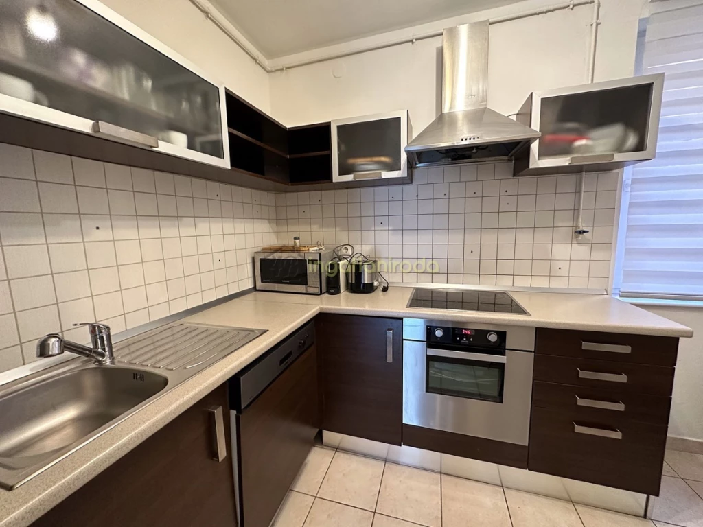 Nyíregyháza abszolút belvárosában kiadó egy belső szintes, 2 hálószobás+ nappalis, + étkezőkonyhás, szép állapotú, igényes...