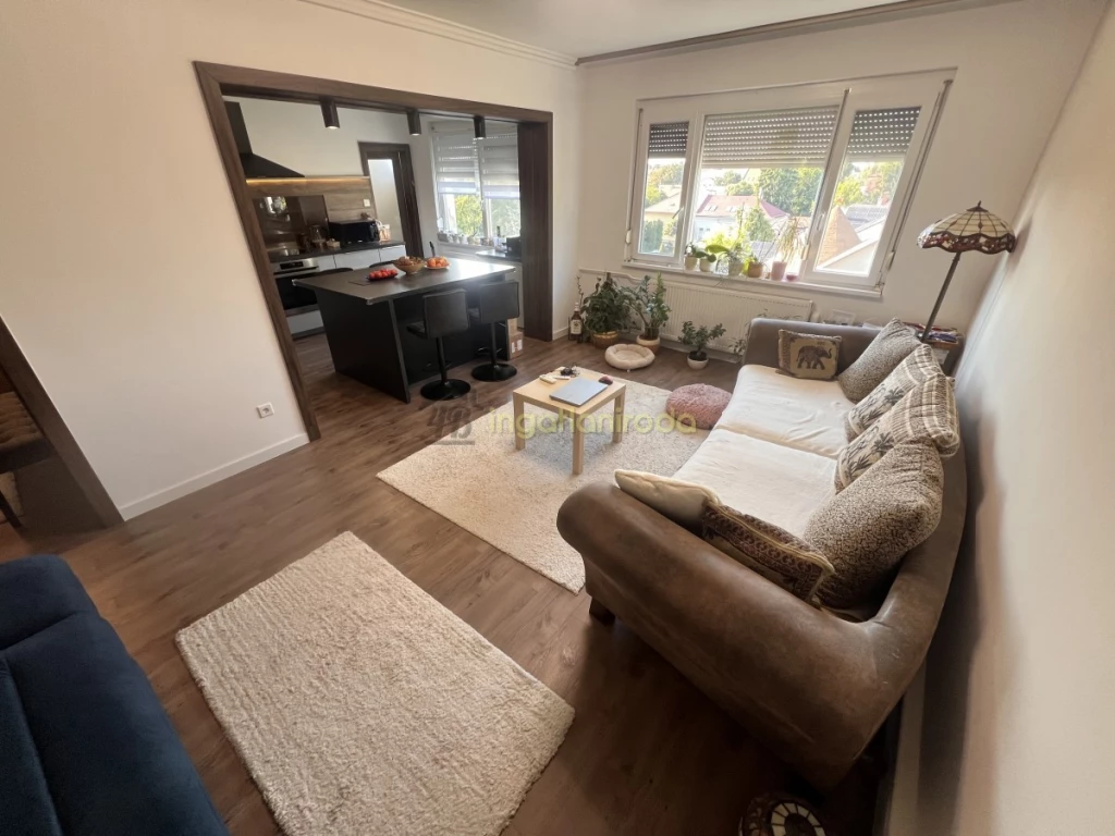 Ha nem akar a felújítással bajlódni, akkor ez az Ön otthona!Eladásra kínálok egy igényesen, fiatalosan felújított 3...