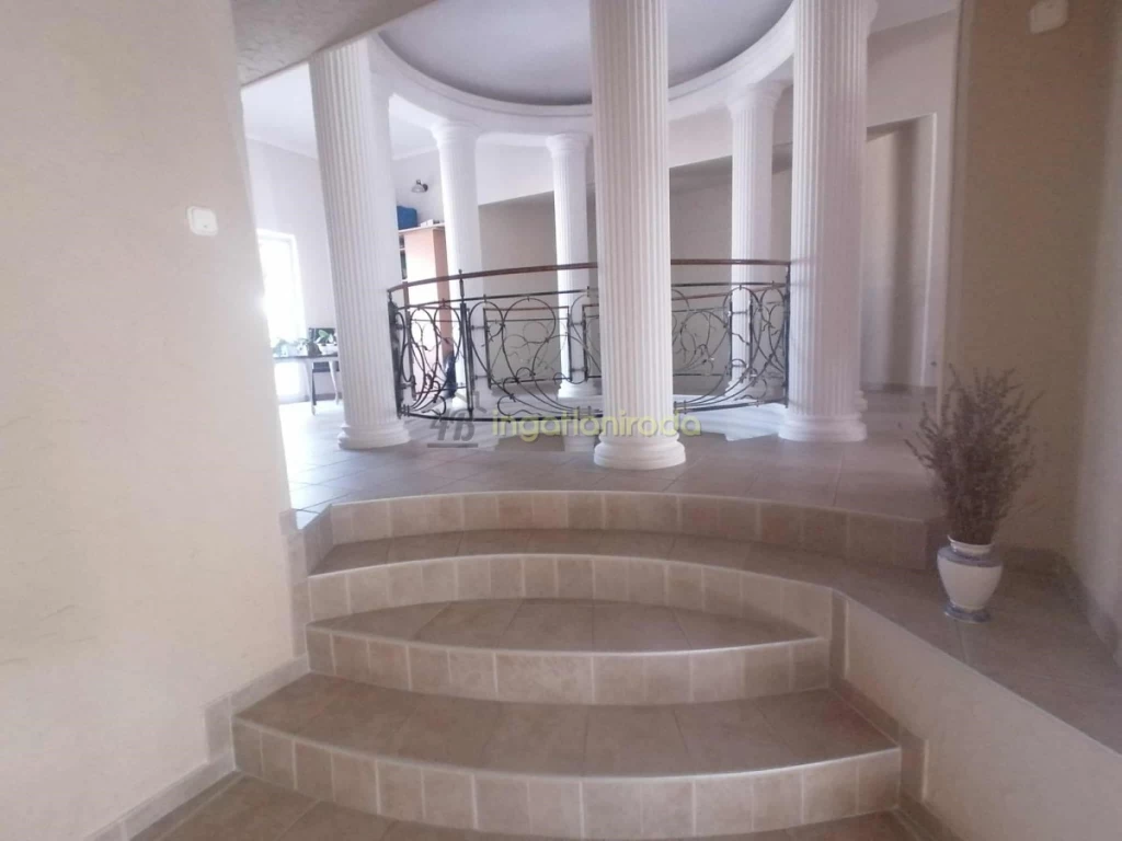 Eladó prémium ikerház Nyíregyháza belvárosában – 280 m²-es luxus otthon, galériás kialakítással!Nyíregyháza szívében, a...