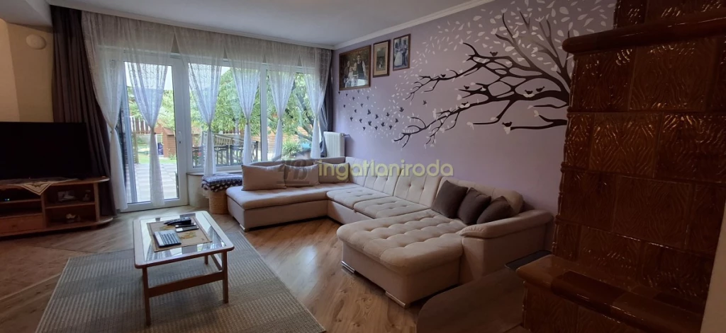 Eladó tágas, kétgenerációs családi ház Nyíregyházán, Malomkertben– parkosított kerttel, műhellyel és kétállásos...