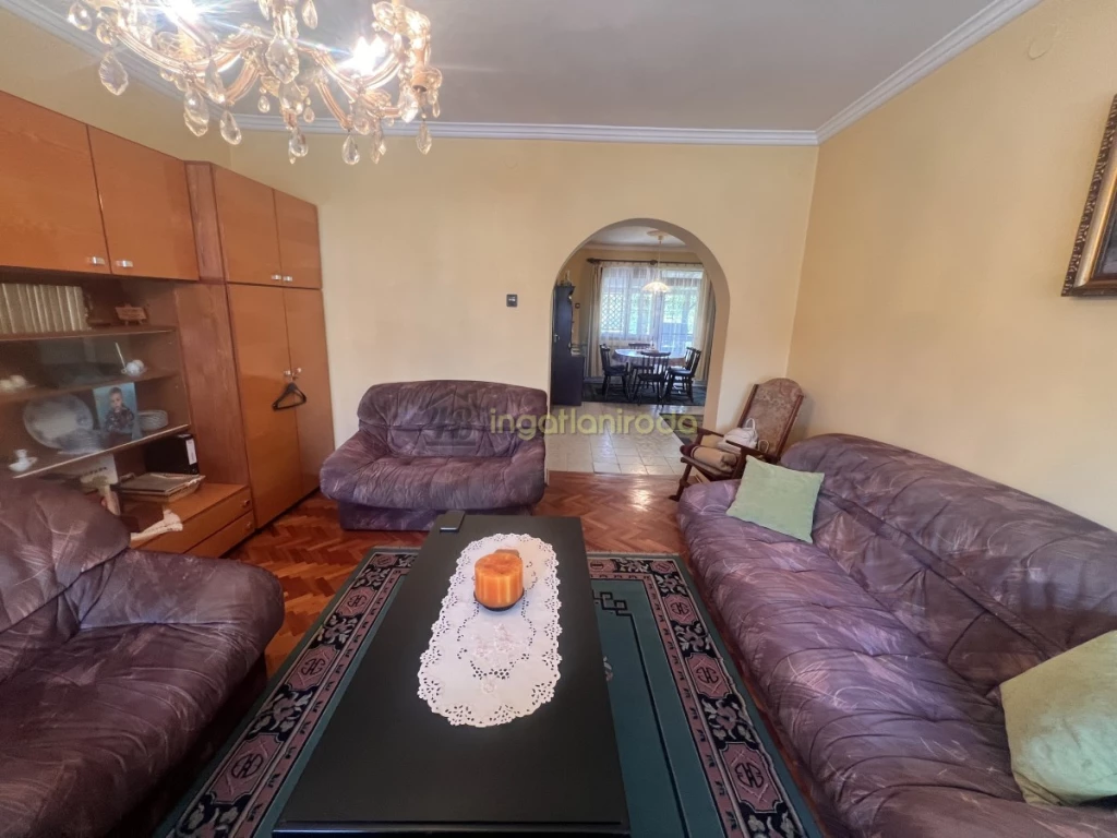 Nyíregyháza Ságvári kertvárosban eladásra kínálok egy 100 m2 +70 m2 hasznos alapterületű, tetőteres jó állapotú...