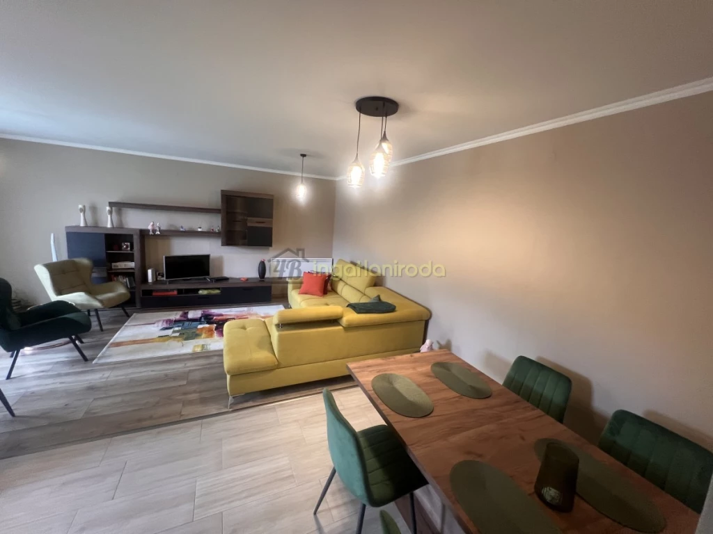 Nyíregyháza Ságvári kertvárosban, kiadó egy teljeskörűen, igényesen felújított, modern,  új  bútorokkal berendezett,...