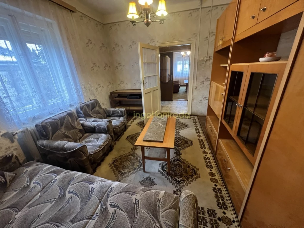 iszabercel központjában eladásra kínálok egy  jó állapotú, tégla építésű, hőszigetelt,  (a födém is  5 cm szigeteléssel lett...