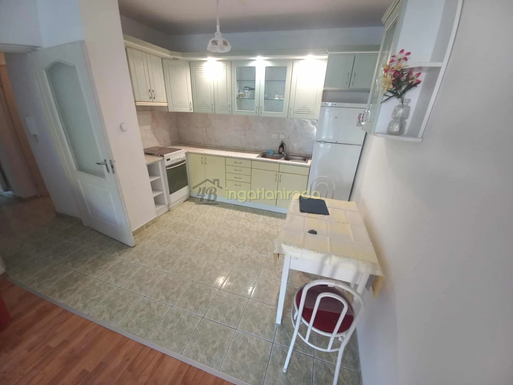 Eladó 67 nm-es, első emeleti lakás garázzsal – Nyíregyháza belvárosában, a Kossuth tér közelében!Nyíregyháza szívében, a...