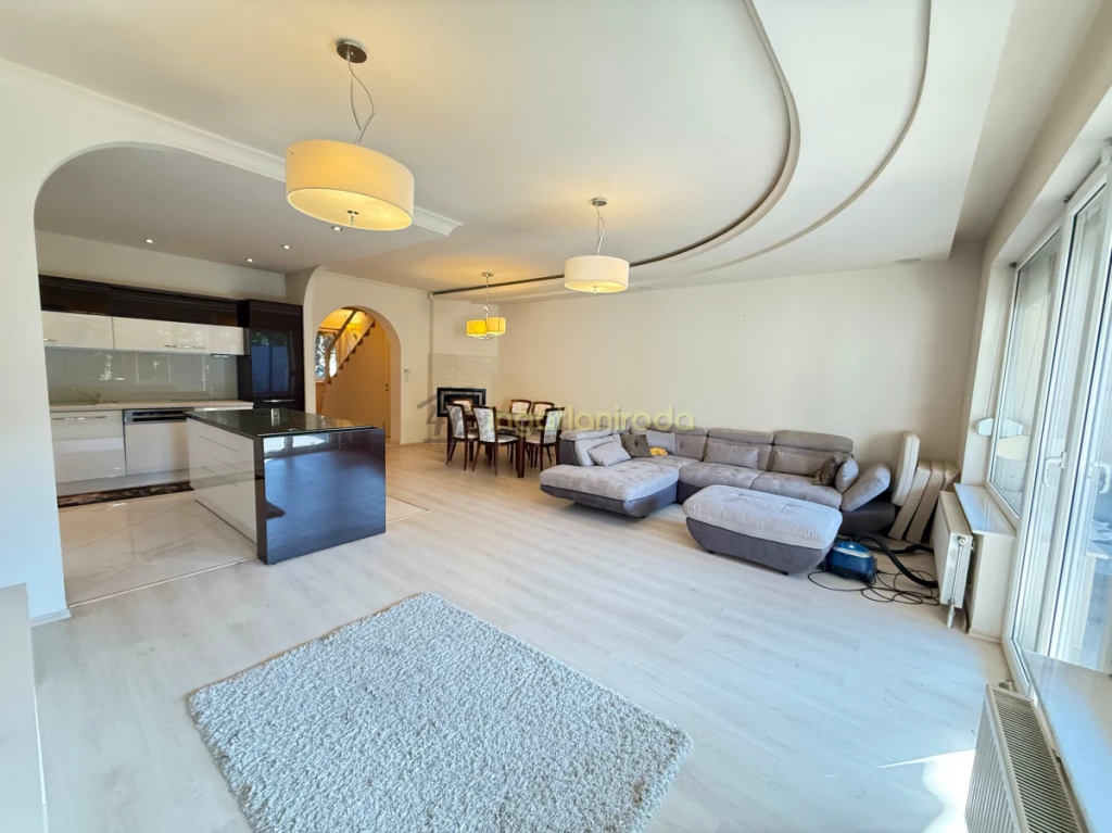 Eladó sorház Nyíregyházán,a Bújtosi tó közelében – tágas,  azonnal költözhető családi otthonNyíregyháza egyik legnépszerűbb...