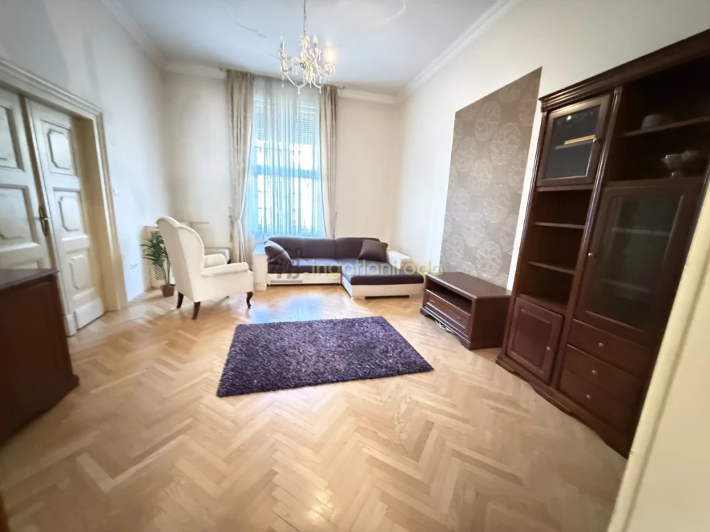 Belvárosi luxus a sétálóutcában – kiadó exkluzív lakás Nyíregyháza szívében!Ha szereted, ha minden ott van körülötted,...