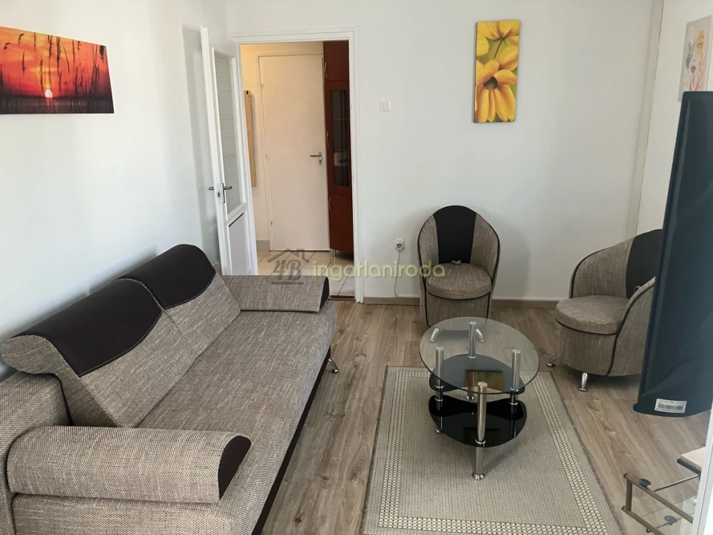 Kiadó belvárosi gyöngyszem Nyíregyháza szívében! Nyíregyháza belvárosában, első emeleti, 43 m²-es, másfél szobás lakás...