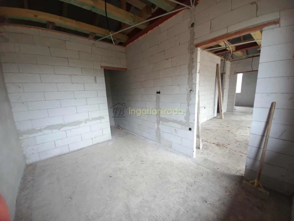 Új építésű, garázs mentén találkozó ikerház Nyírszőlősön – mindez már 60 millió forintért!Eladásra kínálunk Nyírszőlős egyik...