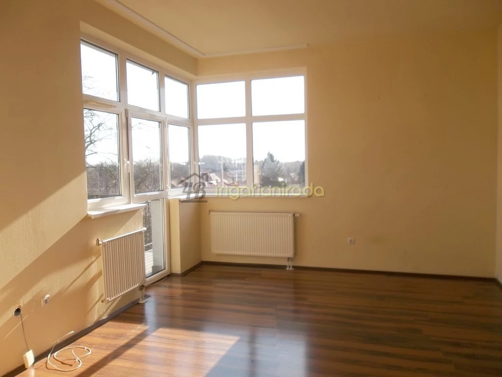 Nyíregyházán, a közkedvelt Damjanich lakóparkban eladó egy 42 m²-es, világos, modern lakás!A lakás amerikai konyhás...