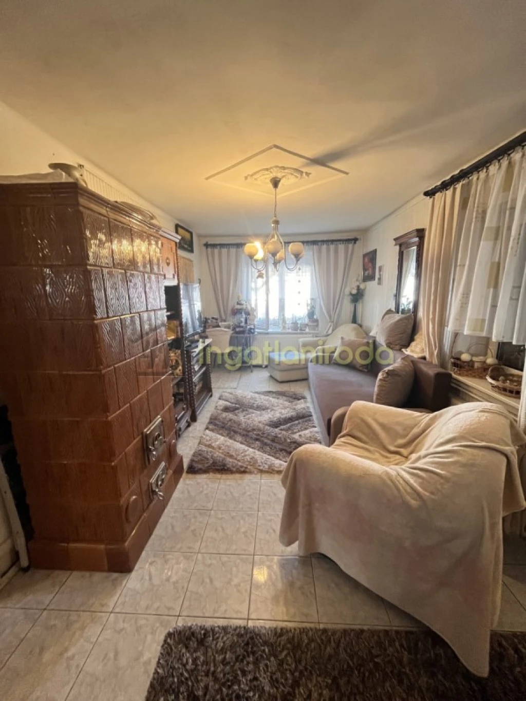 Nyíregyházán, a keresett Ságvári Kertváros egyik fő utcáján kínálunk megvételre egy rendkívül hangulatos, egyedi adottságú...