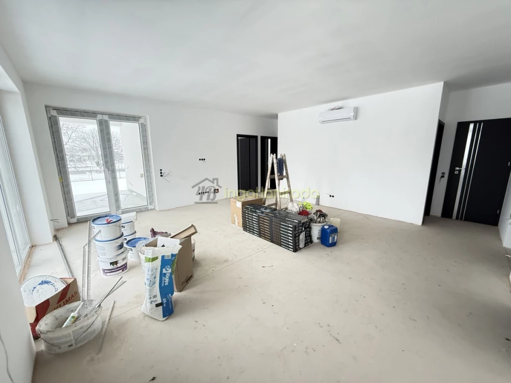 Nyíregyháza Ságvári kertvárosban eladásra kínálok egy új építésű, 3 hálószobával, amerikai konyhás nappalival,...