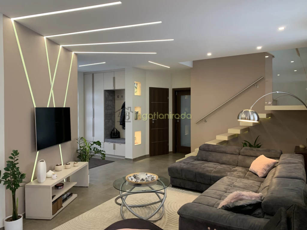 Ritka lehetőség a Hímes városrészben: modern főépület és külön lakóegység egy telken. Tökéletes megoldás együtt élő...