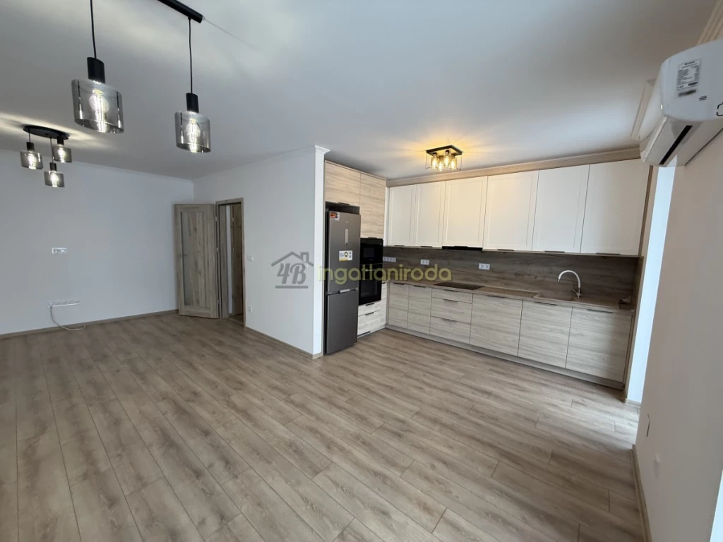 ÚJ ÉPÍTÉSŰ, MÉG NEM LAKOTT, KERTKAPCSOLATOS LAKÁS A BELVÁROS SZÍVÉBEN!Nyíregyháza abszolút belvárosában, bérbe adó ez a...