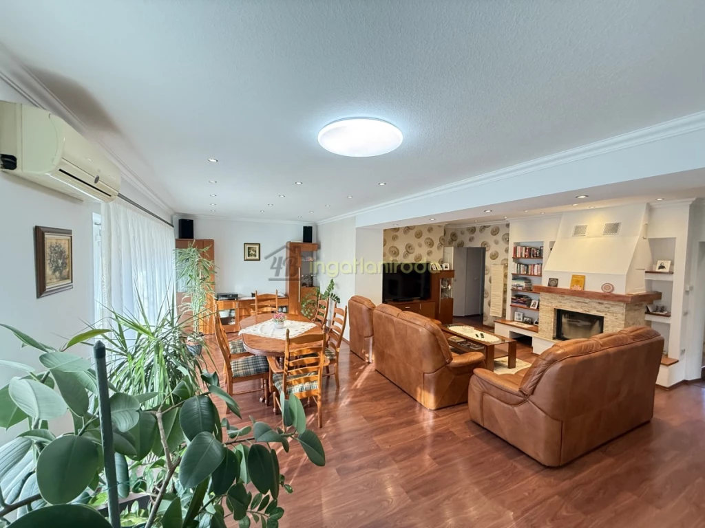 Exkluzív családi otthon Nyíregyháza szívében – ahol a tér, a kényelem és az életminőség találkozikNyíregyháza belvárosában...