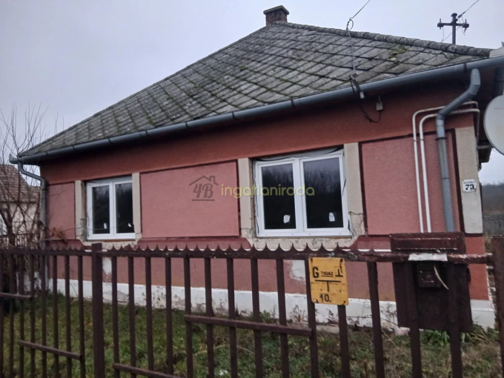 Besenyőd központjához közel eladásra kínálok egy felújítandó 70 m2 hasznos alapterületű, 1420 m2-es telken lévő családi...