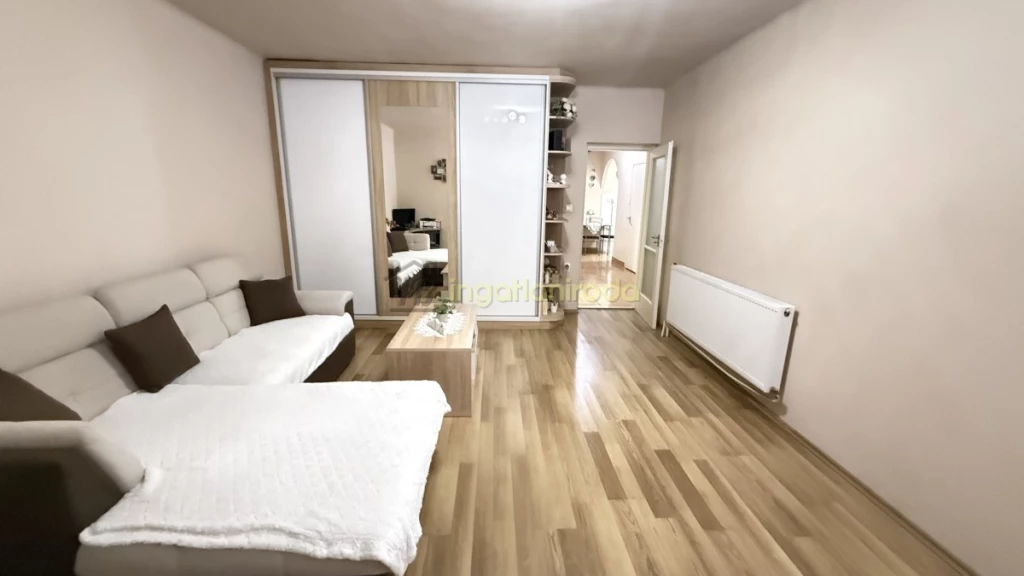 Belváros közeli lakás- párc perc sétára a Kossuth tértől!Eladásra kínálok egy kiváló adottságokkal rendelkező, szép...