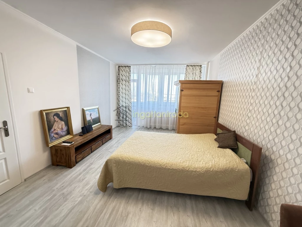 Kiváló lehetőség Befektetésnek de fiatal pároknak vagy egyedülállóknak is !!!!! A z Egyetemek közelében eladásra kínálom ezt...